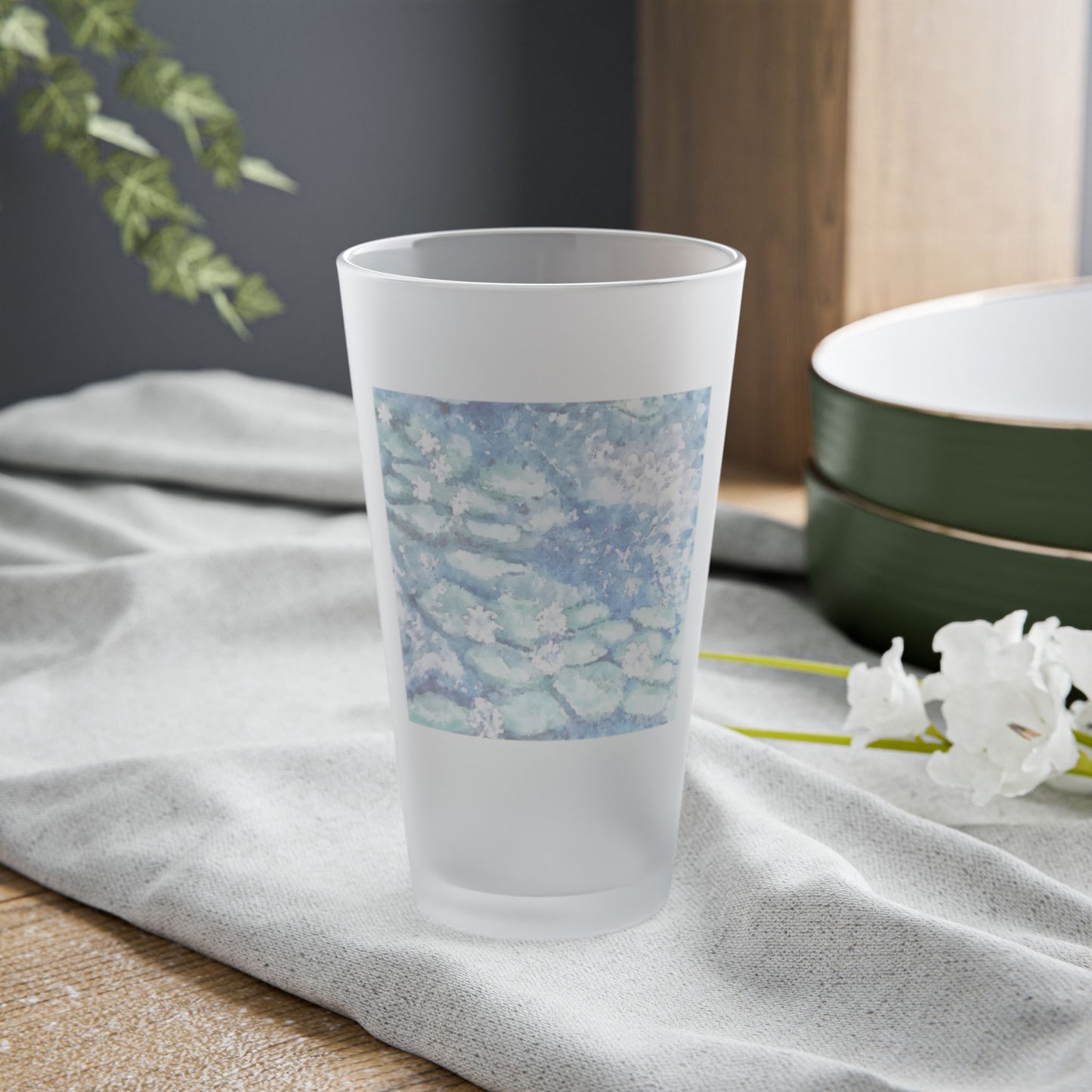 Frosted Pint Glass, 16oz, Water Lilies, FrediFreds Home Collection